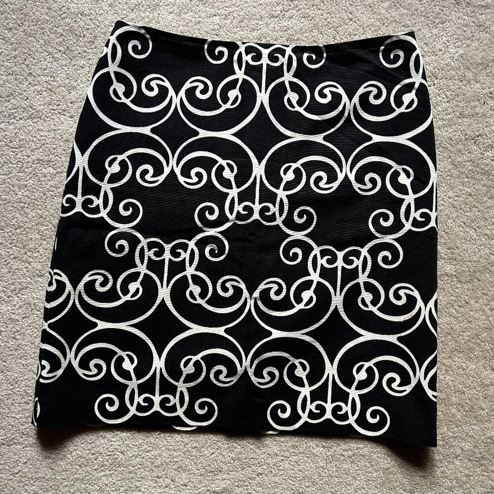 Ann Taylor Black and White Patterned Business Skirt Size 6 Excellent Condition